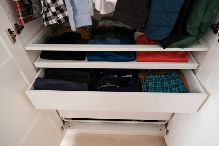 Spring Cleaning with a Minimalist Twist: Focus on Essential Tasks